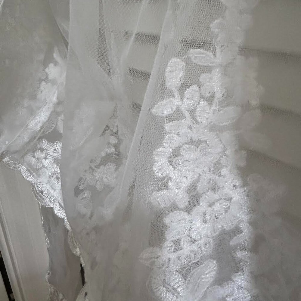 Gorgeous Lace & embroidered Wedding Jacket - Picture 11 of 11